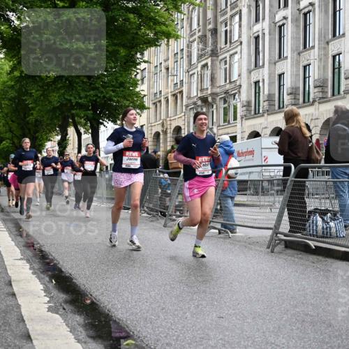 14.06.2026 - REWE Women's Run J. Mangold http://msf.ph/oto/9772119 14.06.2026 10:00:26 Ziel 10042, 10043, 10101, 10198, 10905, 11101, 11205, 11229, 11278, 11324, 11493 meine-sportfotos.de