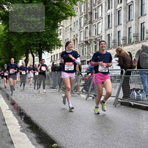 14.06.2026 - REWE Women's Run J. Mangold http://msf.ph/oto/9772126 14.06.2026 10:00:26 Ziel 10042, 10043, 10101, 10198, 10905, 11101, 11205, 11229, 11278, 11324, 11493 meine-sportfotos.de