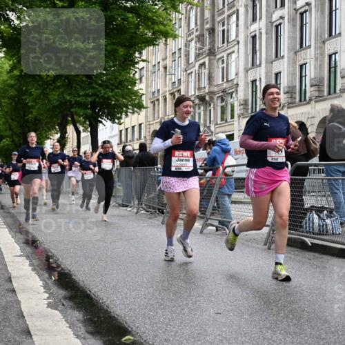 14.06.2026 - REWE Women's Run J. Mangold http://msf.ph/oto/9772128 14.06.2026 10:00:26 Ziel 10042, 10043, 10101, 10198, 10905, 11101, 11205, 11229, 11278, 11324, 11493 meine-sportfotos.de