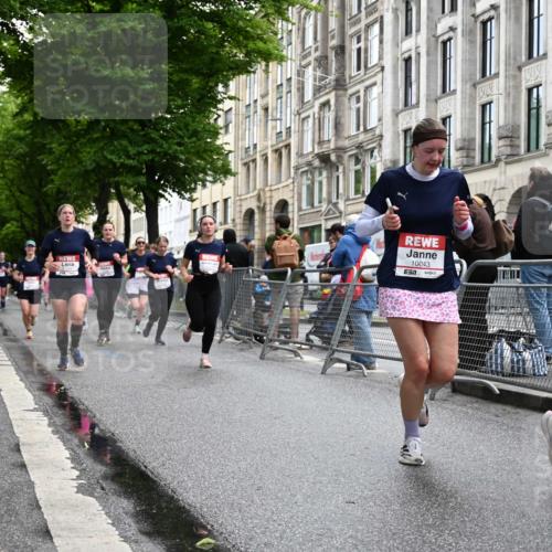 14.06.2026 - REWE Women's Run J. Mangold http://msf.ph/oto/9772136 14.06.2026 10:00:27 Ziel 10042, 10043, 10101, 10198, 10905, 11205, 11229, 11278, 11324, 11422, 11493 meine-sportfotos.de