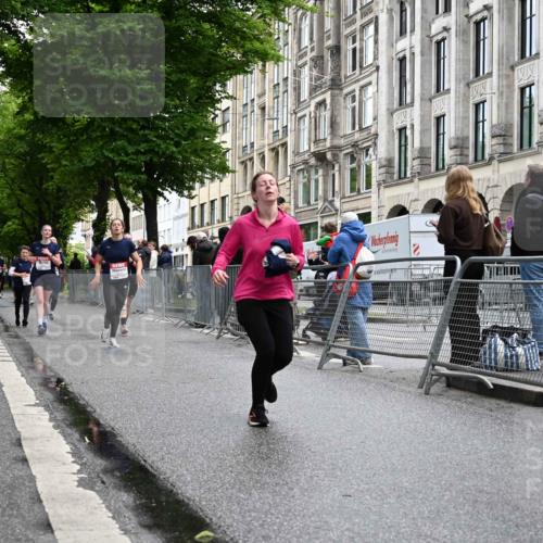 14.06.2026 - REWE Women's Run J. Mangold http://msf.ph/oto/9772181 14.06.2026 10:00:33 Ziel 10101, 10188, 10198, 10454, 10594, 10613, 10805, 10905, 11205, 11229, 11278, 11324, 11422, 11483, 11493 meine-sportfotos.de