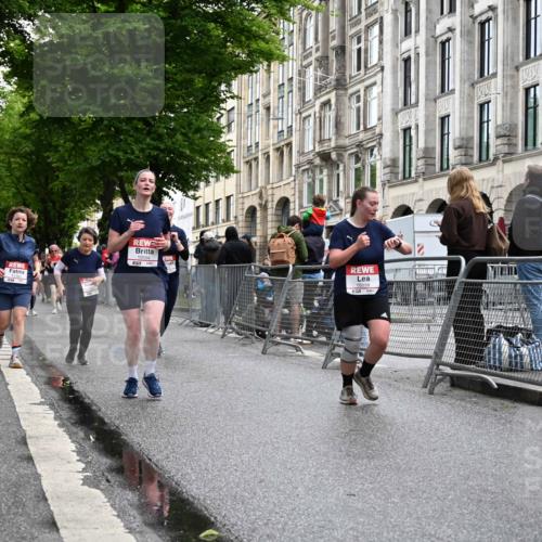 14.06.2026 - REWE Women's Run J. Mangold http://msf.ph/oto/9772212 14.06.2026 10:00:36 Ziel 10188, 10454, 10594, 10613, 10805, 11324, 11422, 11483 meine-sportfotos.de