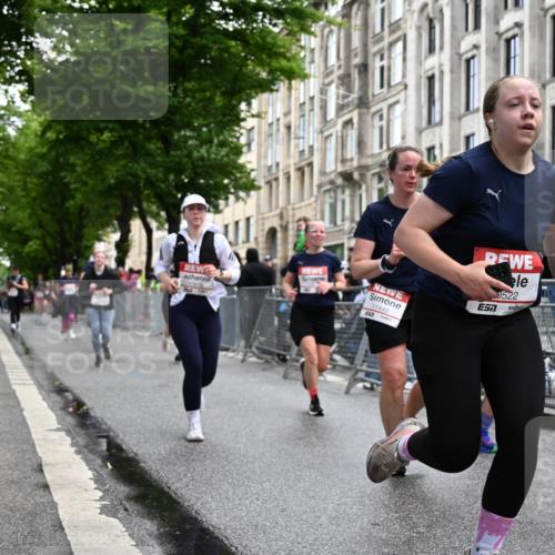 14.06.2026 - REWE Women's Run J. Mangold http://msf.ph/oto/9772302 14.06.2026 10:00:47 Ziel 10162, 10204, 10370, 10393, 10522, 10576, 10637, 10663, 11104, 11150, 11265, 11334, 11440, 11472, 11522 meine-sportfotos.de