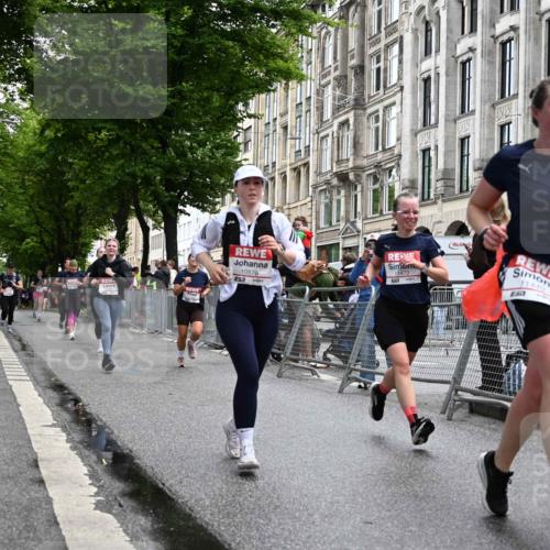 14.06.2026 - REWE Women's Run J. Mangold http://msf.ph/oto/9772307 14.06.2026 10:00:48 Ziel 10068, 10204, 10370, 10393, 10522, 10576, 10637, 10663, 11104, 11150, 11265, 11334, 11412, 11440, 11472, 11522 meine-sportfotos.de