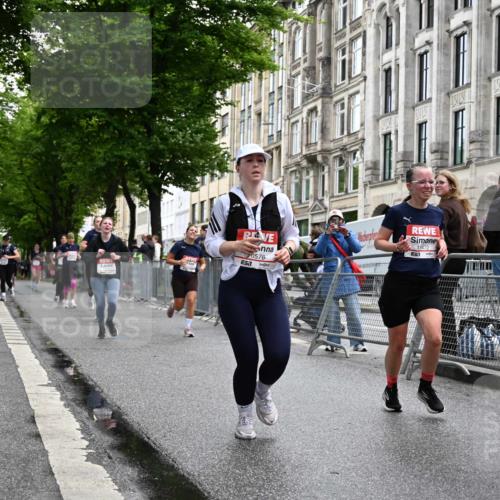 14.06.2026 - REWE Women's Run J. Mangold http://msf.ph/oto/9772310 14.06.2026 10:00:48 Ziel 10068, 10204, 10370, 10393, 10522, 10576, 10637, 10663, 11104, 11150, 11265, 11334, 11412, 11440, 11472, 11522 meine-sportfotos.de