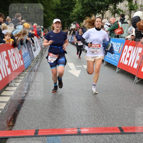 14.06.2026 - REWE Women's Run Strokosch-Dieckow http://msf.ph/oto/9772311 14.06.2026 09:54:41 Ziel 10099, 10392, 10440, 10806, 10986, 11368, 11499 meine-sportfotos.de