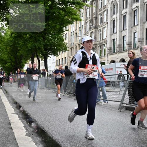 14.06.2026 - REWE Women's Run J. Mangold http://msf.ph/oto/9772313 14.06.2026 10:00:48 Ziel 10068, 10204, 10370, 10393, 10522, 10576, 10637, 10663, 11104, 11150, 11265, 11334, 11412, 11440, 11472, 11522 meine-sportfotos.de