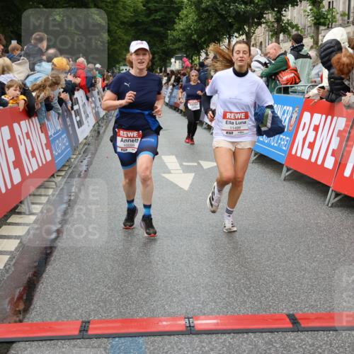 14.06.2026 - REWE Women's Run Strokosch-Dieckow http://msf.ph/oto/9772332 14.06.2026 09:54:41 Ziel 10099, 10392, 10440, 10806, 10986, 11368, 11499 meine-sportfotos.de
