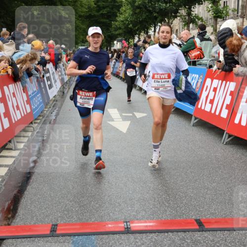 14.06.2026 - REWE Women's Run Strokosch-Dieckow http://msf.ph/oto/9772349 14.06.2026 09:54:41 Ziel 10099, 10392, 10440, 10806, 10986, 11368, 11499 meine-sportfotos.de