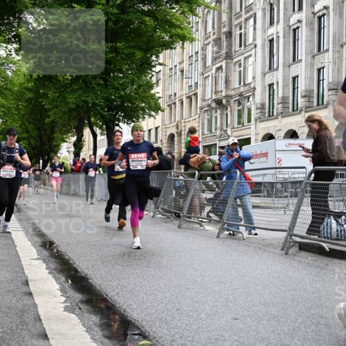 14.06.2026 - REWE Women's Run J. Mangold http://msf.ph/oto/9772359 14.06.2026 10:00:53 Ziel 10068, 10221, 11150, 11265, 11308, 11412, 11522 meine-sportfotos.de