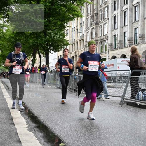 14.06.2026 - REWE Women's Run J. Mangold http://msf.ph/oto/9772368 14.06.2026 10:00:54 Ziel 10068, 10221, 11150, 11265, 11308, 11412, 11522 meine-sportfotos.de