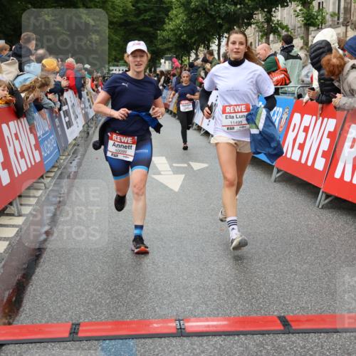 14.06.2026 - REWE Women's Run Strokosch-Dieckow http://msf.ph/oto/9772370 14.06.2026 09:54:41 Ziel 10099, 10392, 10440, 10806, 10986, 11368, 11499 meine-sportfotos.de