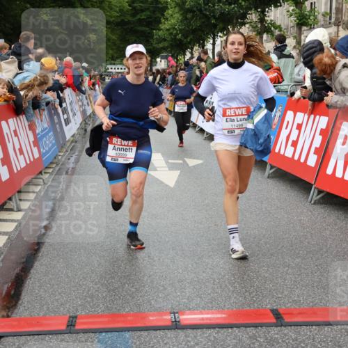 14.06.2026 - REWE Women's Run Strokosch-Dieckow http://msf.ph/oto/9772393 14.06.2026 09:54:41 Ziel 10099, 10392, 10440, 10806, 10986, 11368, 11499 meine-sportfotos.de
