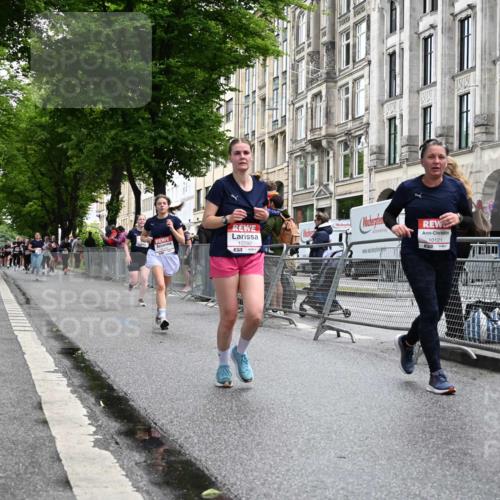 14.06.2026 - REWE Women's Run J. Mangold http://msf.ph/oto/9772406 14.06.2026 10:00:59 Ziel 10121, 10221, 10792, 10933, 11308, 11375 meine-sportfotos.de