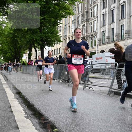 14.06.2026 - REWE Women's Run J. Mangold http://msf.ph/oto/9772410 14.06.2026 10:01:00 Ziel 10121, 10221, 10792, 10933, 11375 meine-sportfotos.de