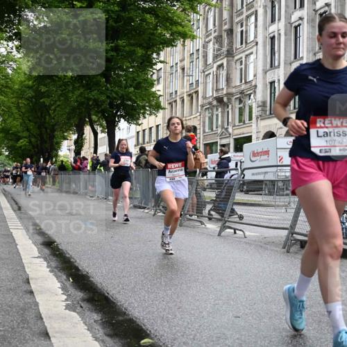 14.06.2026 - REWE Women's Run J. Mangold http://msf.ph/oto/9772418 14.06.2026 10:01:01 Ziel 10121, 10221, 10792, 10933, 11375 meine-sportfotos.de