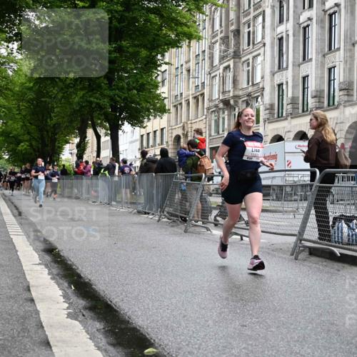 14.06.2026 - REWE Women's Run J. Mangold http://msf.ph/oto/9772442 14.06.2026 10:01:03 Ziel 10121, 10792, 10933, 11319, 11375 meine-sportfotos.de