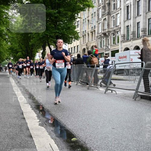 14.06.2026 - REWE Women's Run J. Mangold http://msf.ph/oto/9772449 14.06.2026 10:01:08 Ziel 10369, 10902, 10915, 11196, 11319 meine-sportfotos.de
