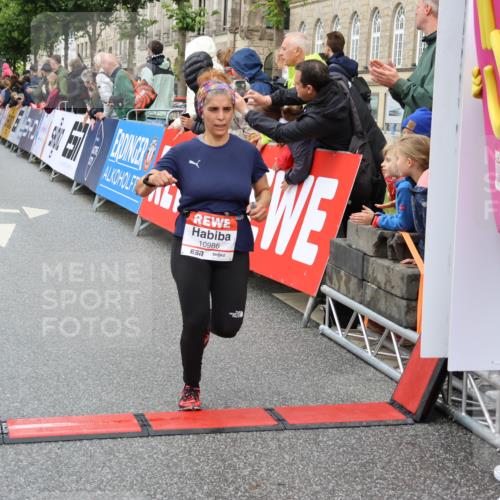 14.06.2026 - REWE Women's Run Strokosch-Dieckow http://msf.ph/oto/9772474 14.06.2026 09:54:44 Ziel 10099, 10392, 10806, 10986, 11179, 11368, 11499 meine-sportfotos.de