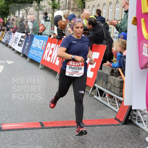 14.06.2026 - REWE Women's Run Strokosch-Dieckow http://msf.ph/oto/9772533 14.06.2026 09:54:44 Ziel 10099, 10392, 10806, 10986, 11179, 11368, 11499 meine-sportfotos.de