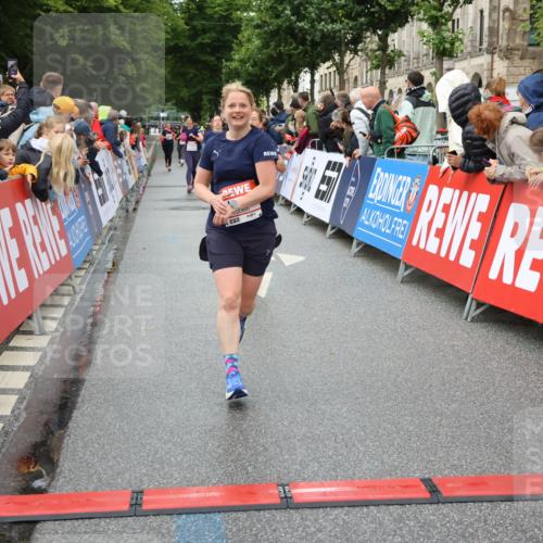 14.06.2026 - REWE Women's Run Strokosch-Dieckow http://msf.ph/oto/9772556 14.06.2026 09:54:49 Ziel 10066, 10099, 10290, 10986, 11179, 11407, 11499 meine-sportfotos.de