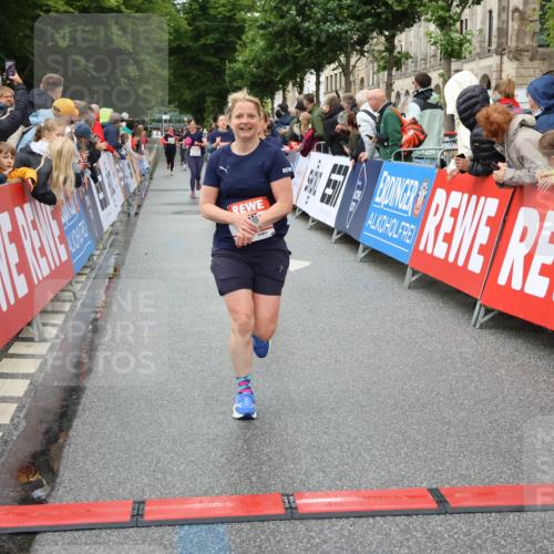14.06.2026 - REWE Women's Run Strokosch-Dieckow http://msf.ph/oto/9772573 14.06.2026 09:54:49 Ziel 10066, 10099, 10290, 10986, 11179, 11407, 11499 meine-sportfotos.de