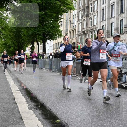 14.06.2026 - REWE Women's Run J. Mangold http://msf.ph/oto/9772585 14.06.2026 10:01:27 Ziel 10165, 10320, 10453, 10495, 10521, 10831, 11013, 11075, 11078, 11285 meine-sportfotos.de