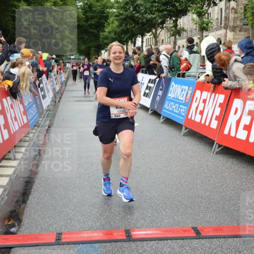 14.06.2026 - REWE Women's Run Strokosch-Dieckow http://msf.ph/oto/9772605 14.06.2026 09:54:49 Ziel 10066, 10099, 10290, 10986, 11179, 11407, 11499 meine-sportfotos.de