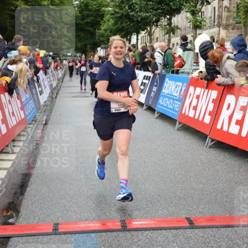 14.06.2026 - REWE Women's Run Strokosch-Dieckow http://msf.ph/oto/9772623 14.06.2026 09:54:49 Ziel 10066, 10099, 10290, 10986, 11179, 11407, 11499 meine-sportfotos.de