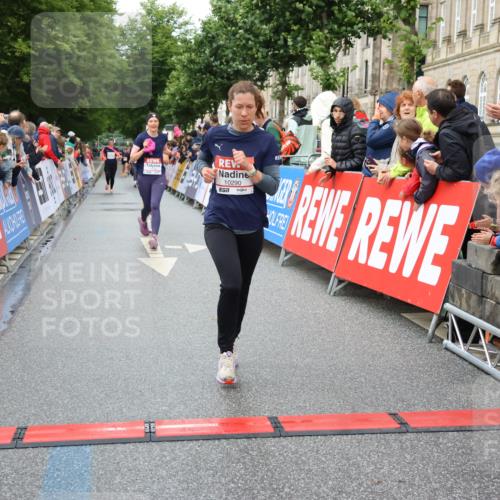 14.06.2026 - REWE Women's Run Strokosch-Dieckow http://msf.ph/oto/9772660 14.06.2026 09:54:53 Ziel 10066, 10290, 11167, 11179, 11407, 11438 meine-sportfotos.de
