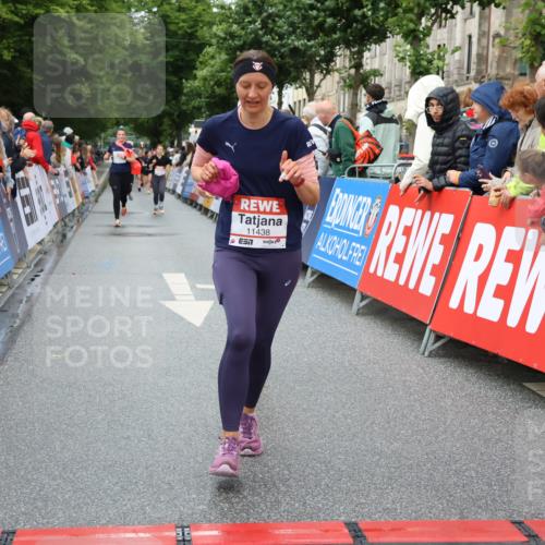14.06.2026 - REWE Women's Run Strokosch-Dieckow http://msf.ph/oto/9772703 14.06.2026 09:54:55 Ziel 10066, 10290, 11167, 11179, 11407, 11438 meine-sportfotos.de