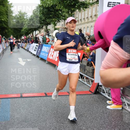 14.06.2026 - REWE Women's Run Strokosch-Dieckow http://msf.ph/oto/9772735 14.06.2026 09:54:57 Ziel 10066, 10290, 11167, 11266, 11273, 11407, 11438 meine-sportfotos.de