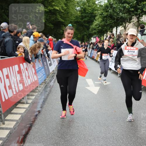 14.06.2026 - REWE Women's Run Strokosch-Dieckow http://msf.ph/oto/9772795 14.06.2026 09:55:01 Ziel 10290, 11167, 11266, 11270, 11273, 11438 meine-sportfotos.de