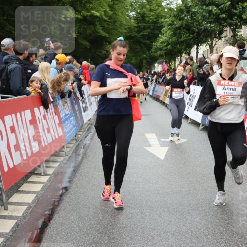 14.06.2026 - REWE Women's Run Strokosch-Dieckow http://msf.ph/oto/9772808 14.06.2026 09:55:01 Ziel 10290, 11167, 11266, 11270, 11273, 11438 meine-sportfotos.de