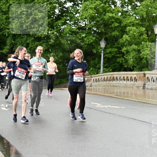 14.06.2026 - REWE Women's Run Dr. Thomas Lammeyer http://msf.ph/oto/9772814 14.06.2026 09:51:23 Laufen 11348, 557, 11057, 10053 meine-sportfotos.de