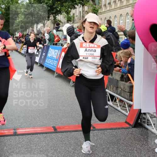 14.06.2026 - REWE Women's Run Strokosch-Dieckow http://msf.ph/oto/9772844 14.06.2026 09:55:02 Ziel 11167, 11266, 11270, 11273, 11438 meine-sportfotos.de