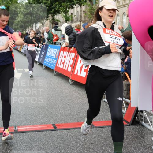 14.06.2026 - REWE Women's Run Strokosch-Dieckow http://msf.ph/oto/9772866 14.06.2026 09:55:02 Ziel 11167, 11266, 11270, 11273, 11438 meine-sportfotos.de