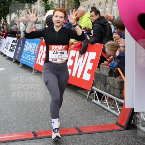 14.06.2026 - REWE Women's Run Strokosch-Dieckow http://msf.ph/oto/9772877 14.06.2026 09:55:04 Ziel 11167, 11238, 11266, 11270, 11273 meine-sportfotos.de