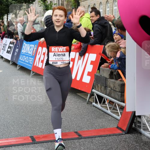 14.06.2026 - REWE Women's Run Strokosch-Dieckow http://msf.ph/oto/9772889 14.06.2026 09:55:04 Ziel 11167, 11238, 11266, 11270, 11273 meine-sportfotos.de