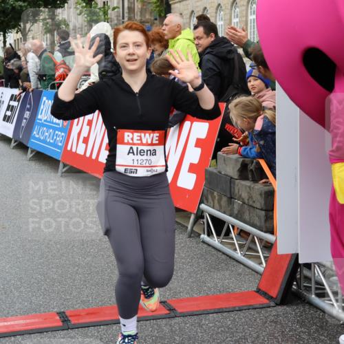 14.06.2026 - REWE Women's Run Strokosch-Dieckow http://msf.ph/oto/9772912 14.06.2026 09:55:04 Ziel 11167, 11238, 11266, 11270, 11273 meine-sportfotos.de