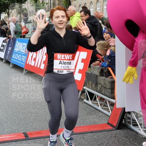 14.06.2026 - REWE Women's Run Strokosch-Dieckow http://msf.ph/oto/9772923 14.06.2026 09:55:04 Ziel 11167, 11238, 11266, 11270, 11273 meine-sportfotos.de