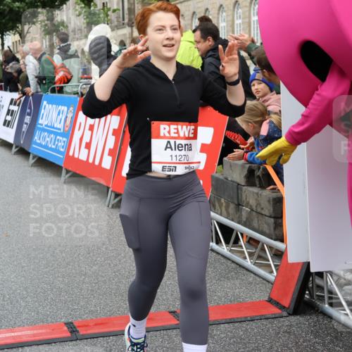 14.06.2026 - REWE Women's Run Strokosch-Dieckow http://msf.ph/oto/9772935 14.06.2026 09:55:04 Ziel 11167, 11238, 11266, 11270, 11273 meine-sportfotos.de