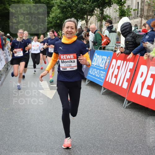14.06.2026 - REWE Women's Run Strokosch-Dieckow http://msf.ph/oto/9772949 14.06.2026 09:55:07 Ziel 10154, 10343, 10352, 10526, 11056, 11238, 11266, 11270, 11273, 11335 meine-sportfotos.de