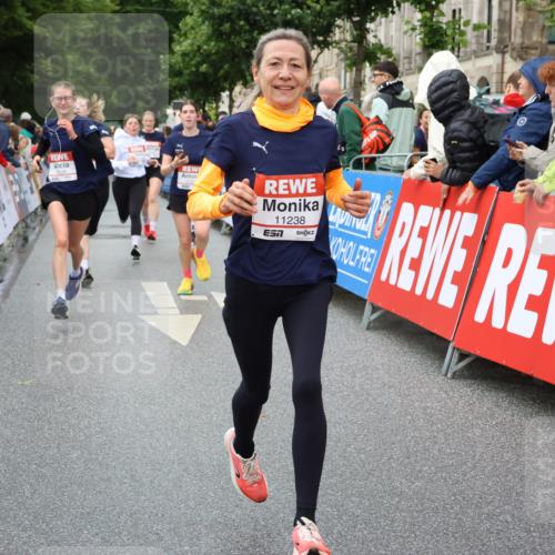 14.06.2026 - REWE Women's Run Strokosch-Dieckow http://msf.ph/oto/9772986 14.06.2026 09:55:07 Ziel 10154, 10343, 10352, 10526, 11056, 11238, 11266, 11270, 11273, 11335 meine-sportfotos.de