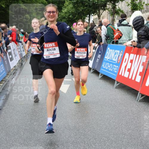 14.06.2026 - REWE Women's Run Strokosch-Dieckow http://msf.ph/oto/9773000 14.06.2026 09:55:09 Ziel 10154, 10343, 10352, 10526, 11056, 11238, 11266, 11270, 11273, 11335 meine-sportfotos.de