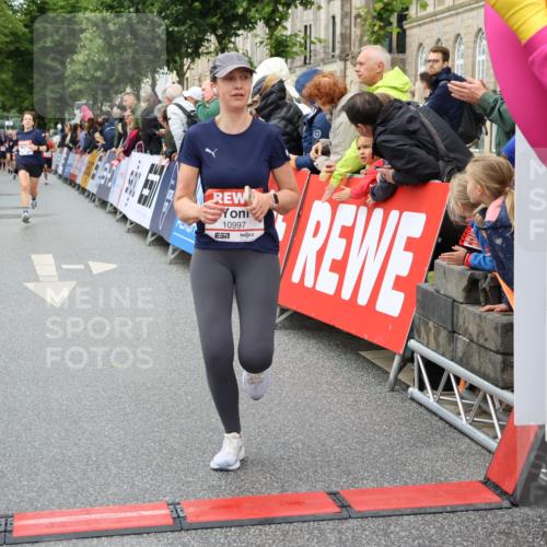 14.06.2026 - REWE Women's Run Strokosch-Dieckow http://msf.ph/oto/9773121 14.06.2026 09:55:20 Ziel 10997, 11443 meine-sportfotos.de