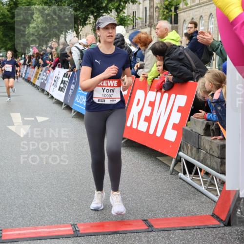 14.06.2026 - REWE Women's Run Strokosch-Dieckow http://msf.ph/oto/9773145 14.06.2026 09:55:20 Ziel 10997, 11443 meine-sportfotos.de