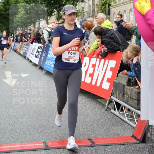 14.06.2026 - REWE Women's Run Strokosch-Dieckow http://msf.ph/oto/9773170 14.06.2026 09:55:21 Ziel 10997, 11443 meine-sportfotos.de