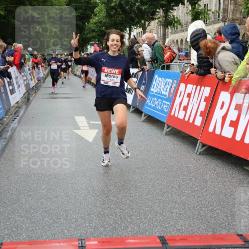 14.06.2026 - REWE Women's Run Strokosch-Dieckow http://msf.ph/oto/9773192 14.06.2026 09:55:23 Ziel 10997, 11443 meine-sportfotos.de