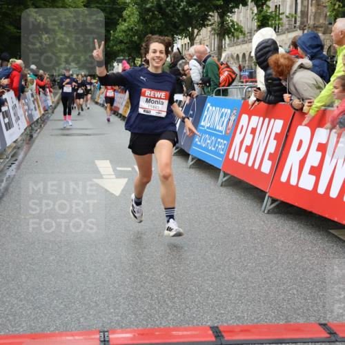 14.06.2026 - REWE Women's Run Strokosch-Dieckow http://msf.ph/oto/9773204 14.06.2026 09:55:23 Ziel 10997, 11443 meine-sportfotos.de
